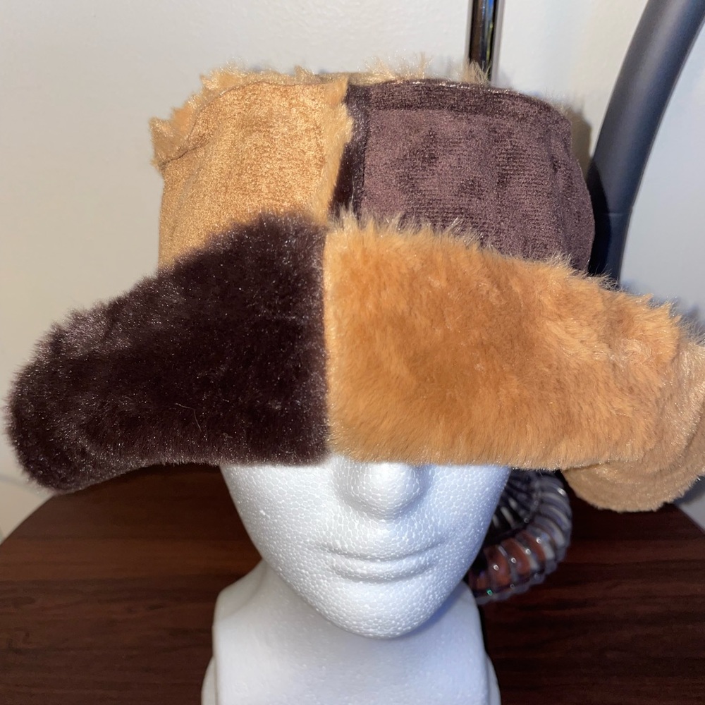 Steve Madden Reversible Bucket Suede & Faux Fur Hat!